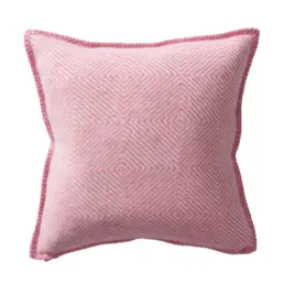 Gooseye Cushion pink klippan.jpg uai