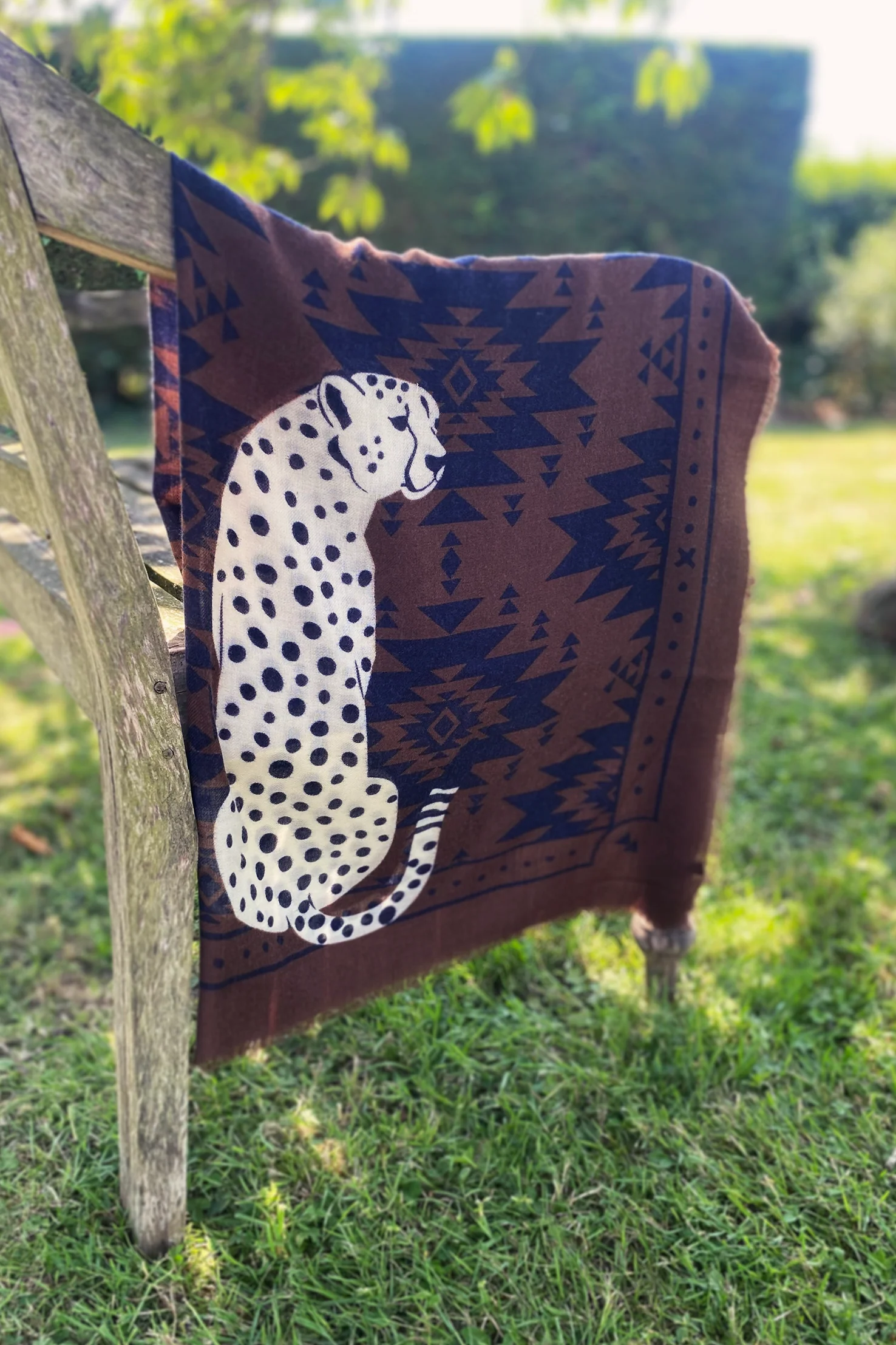 Wolltuch The Twins 3 foulard laine 100 twin cheetahs 2.jpg